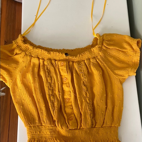 yellow crop top (lace) - Picture 2 of 4